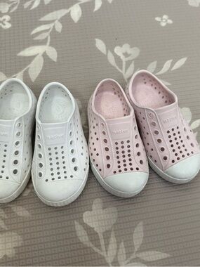 Native Toddler Slip-On Water Play Shoes in White and Light Pink 2 pair lot